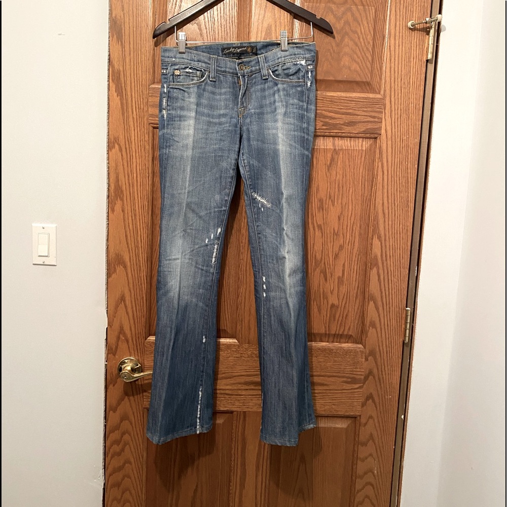 Casual Chic Lucky Brand “Zoe”  jeans mid rise. Bootleg